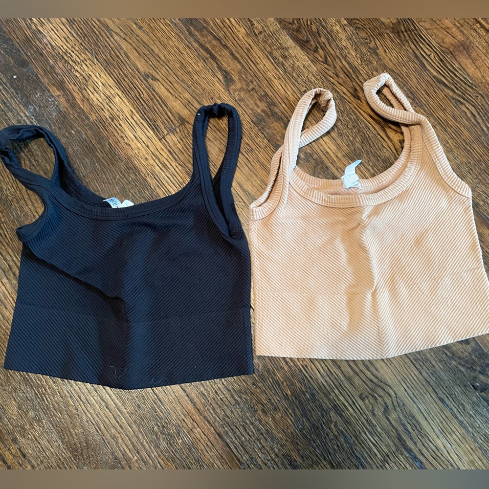Black and tan crop top tank form fitting. Both in like new condition